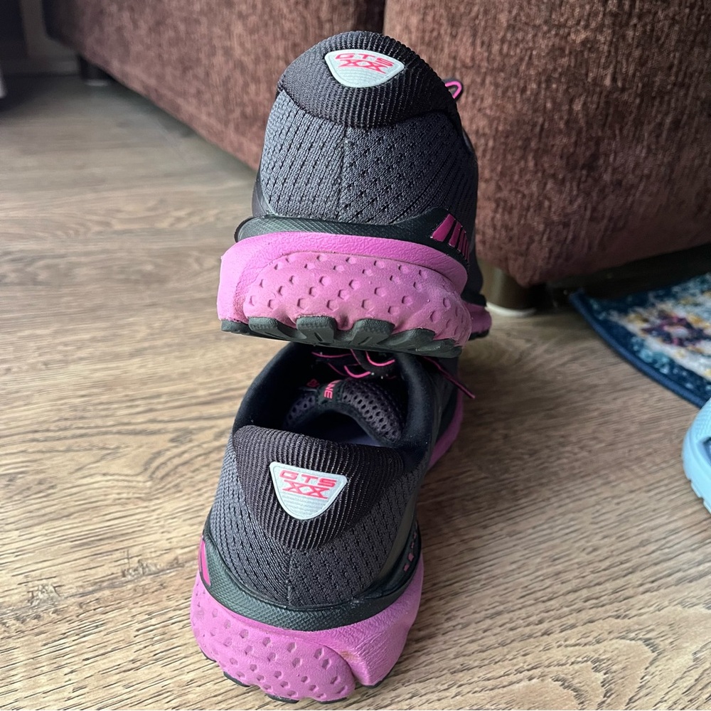 Pair of Brooks Women's GTS ADRENALINE 20 Shoes - Picture 9 of 14